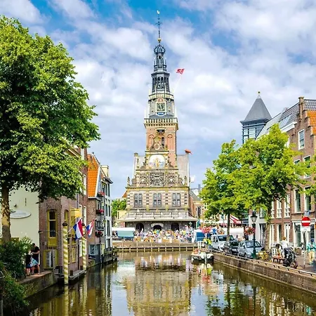 House Met Parkeerplaats In Het Centrum אגמונד אן זי