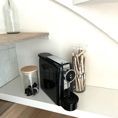 House Met Parkeerplaats In Het Centrum אגמונד אן זי