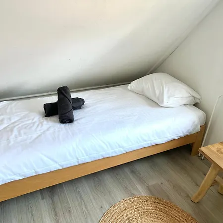 House Met Parkeerplaats In Het Centrum * אגמונד אן זי