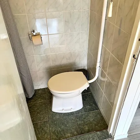 House Met Parkeerplaats In Het Centrum בית נופש אגמונד אן זי