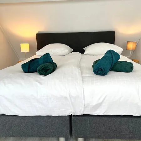 House Met Parkeerplaats In Het Centrum Holiday home